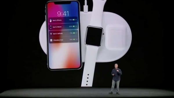 Apple yeni kablosuz şarj cihazı üstünde çalışıyor.