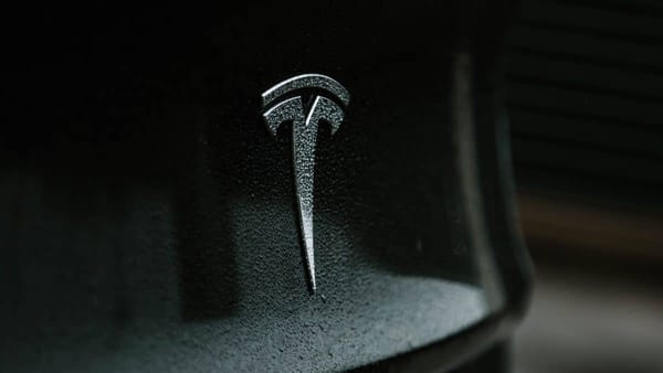 Tesla Bir Kez Daha Yazılım Sorunuyla Karşı Karşıya