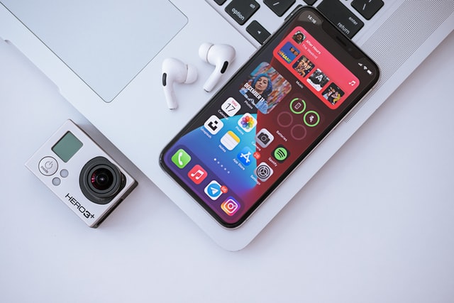 apple-airpots-iphone-shazam