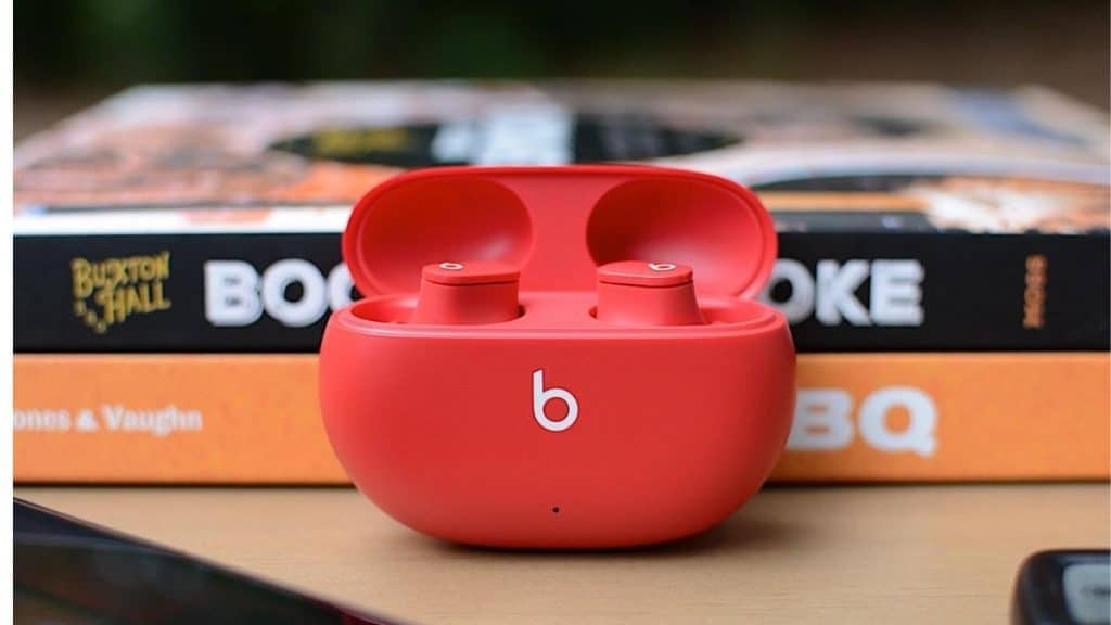 Beats Studio Buds tanıtıldı.